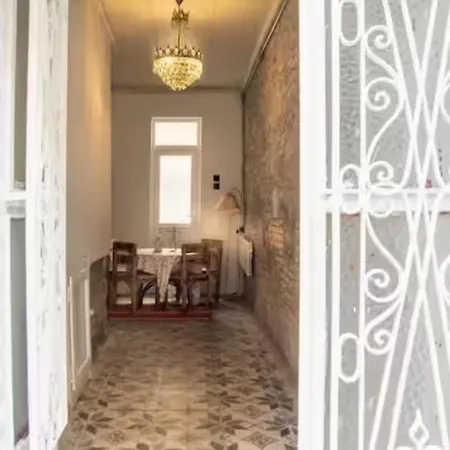 Vila Gizli Tas Ev